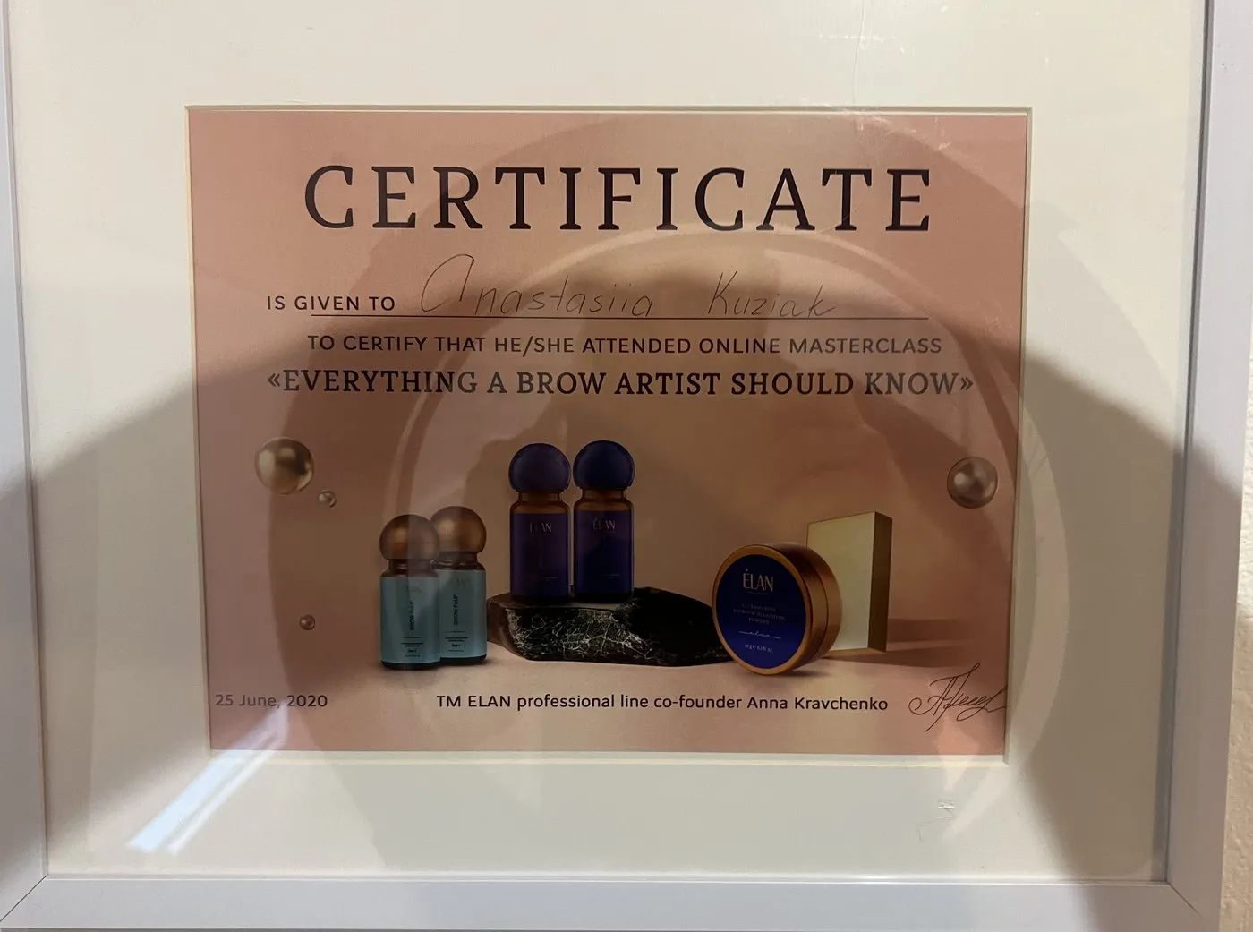 Certificado de Everything a Brow Artist Should Know otorgado a Anastasiia Kuziak por ÉLAN Professional Line